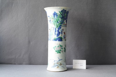 Un vase en porcelaine de Chine wucai &agrave; d&eacute;cor de figures dans un paysage, &eacute;poque Transition